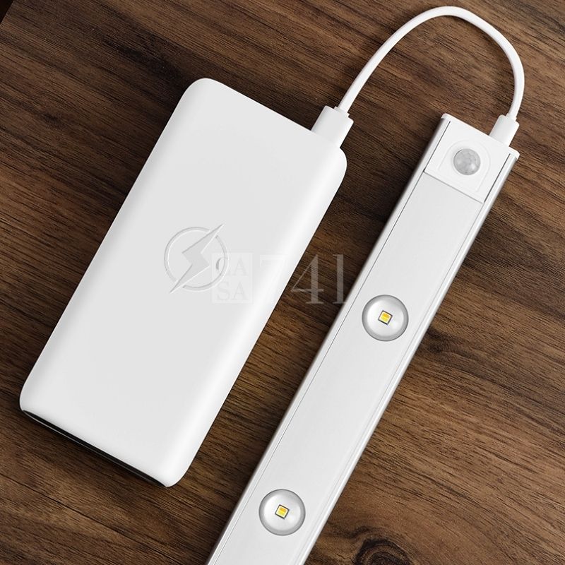 Luminária LED Fina Com Sensor de Presença Recarregável